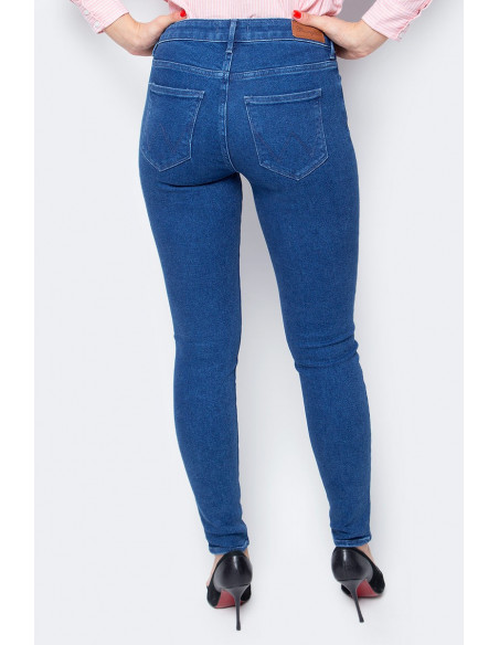Джинсы женские  W28K6196K от бренда Wrangler  можно купить в Надежная Джинса, с доставкой или самовывозом
