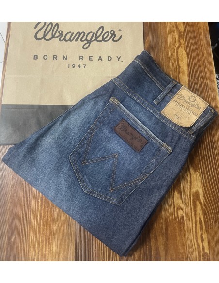 Купить джинсы Wrangler 120-F4-26U можно в магазине Надежная Джинса